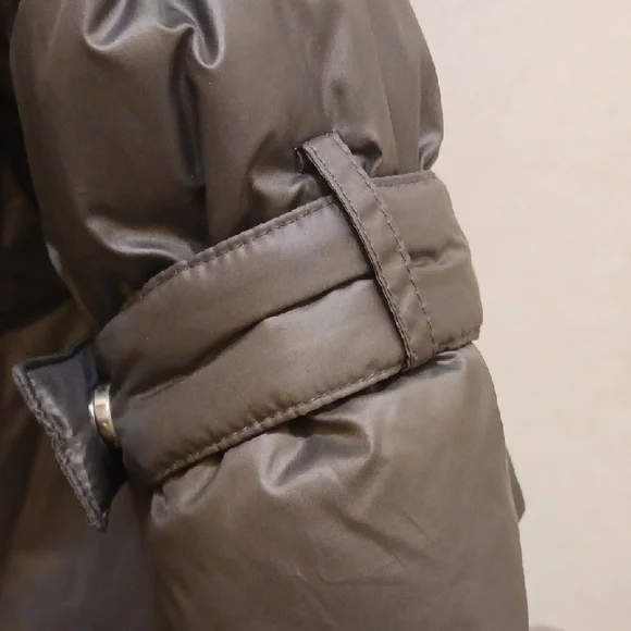 Women's Gray Puffer Coat with Faux Fur Hood - Picture 5 of 10